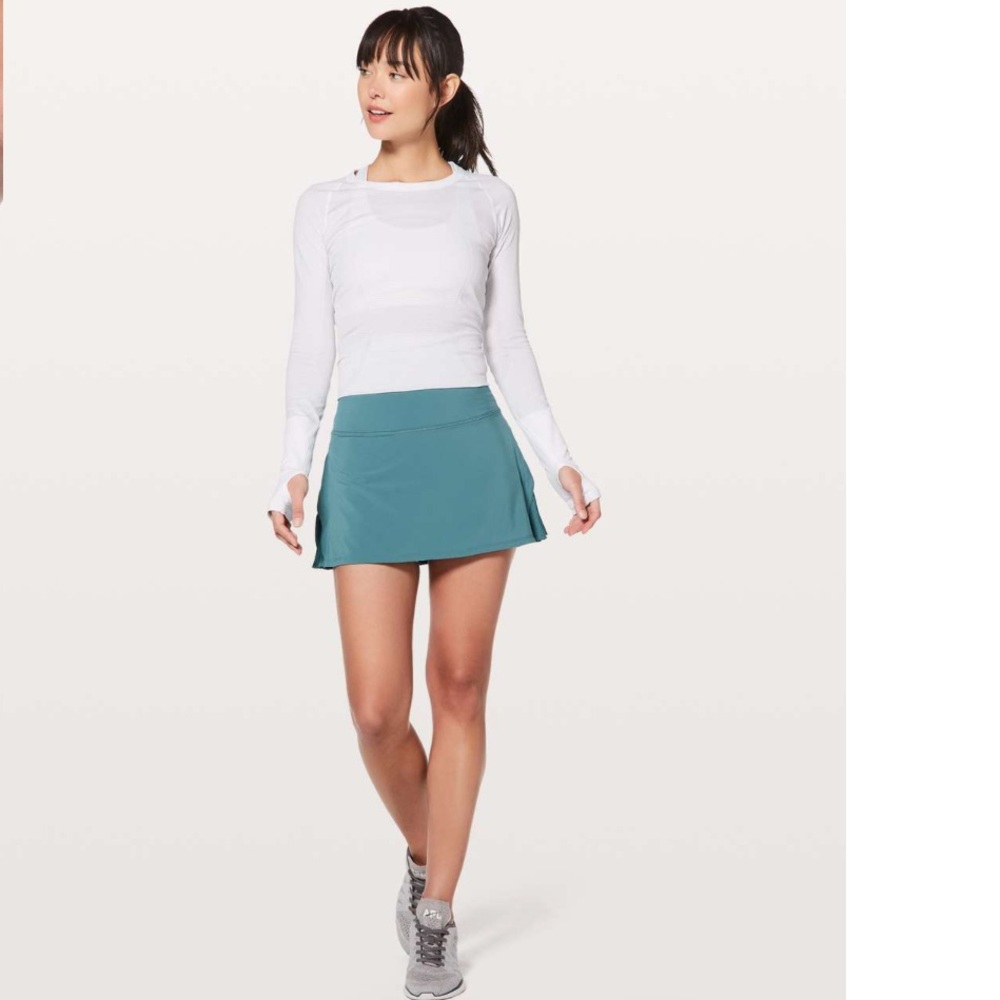 Lululemon Play Off The Pleats Skirt *13"
Persian Blue size 6